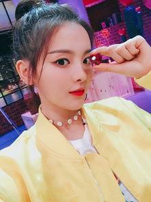 娱乐吃瓜酱带娃,趣味育儿生活大揭秘